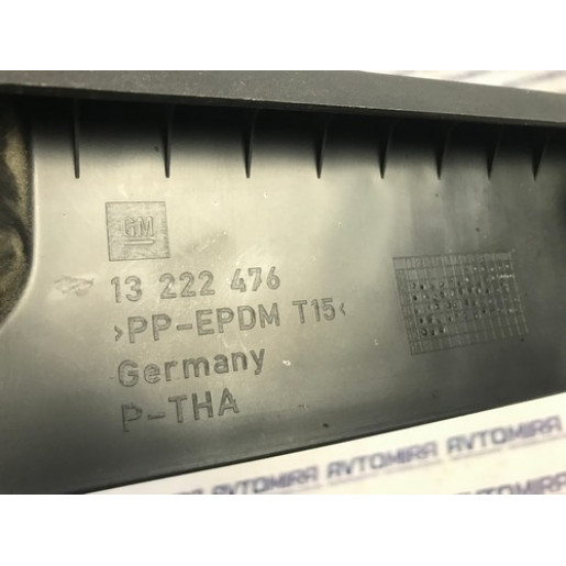 Накладка крышки багажника правая Opel Insignia HB 2008-2017 13222476